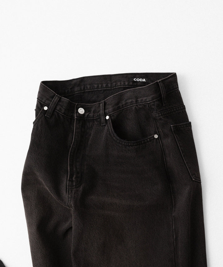 【CODA】BLACK WASHED LAYERED HYBRID BREAK CUT JEANS - BLACK WASHED