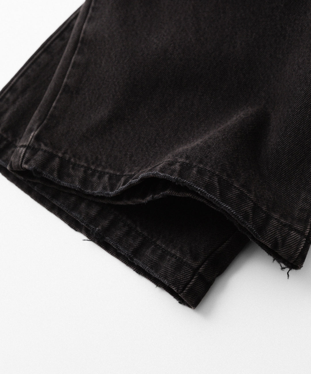 【CODA】BLACK WASHED LAYERED HYBRID BREAK CUT JEANS - BLACK WASHED