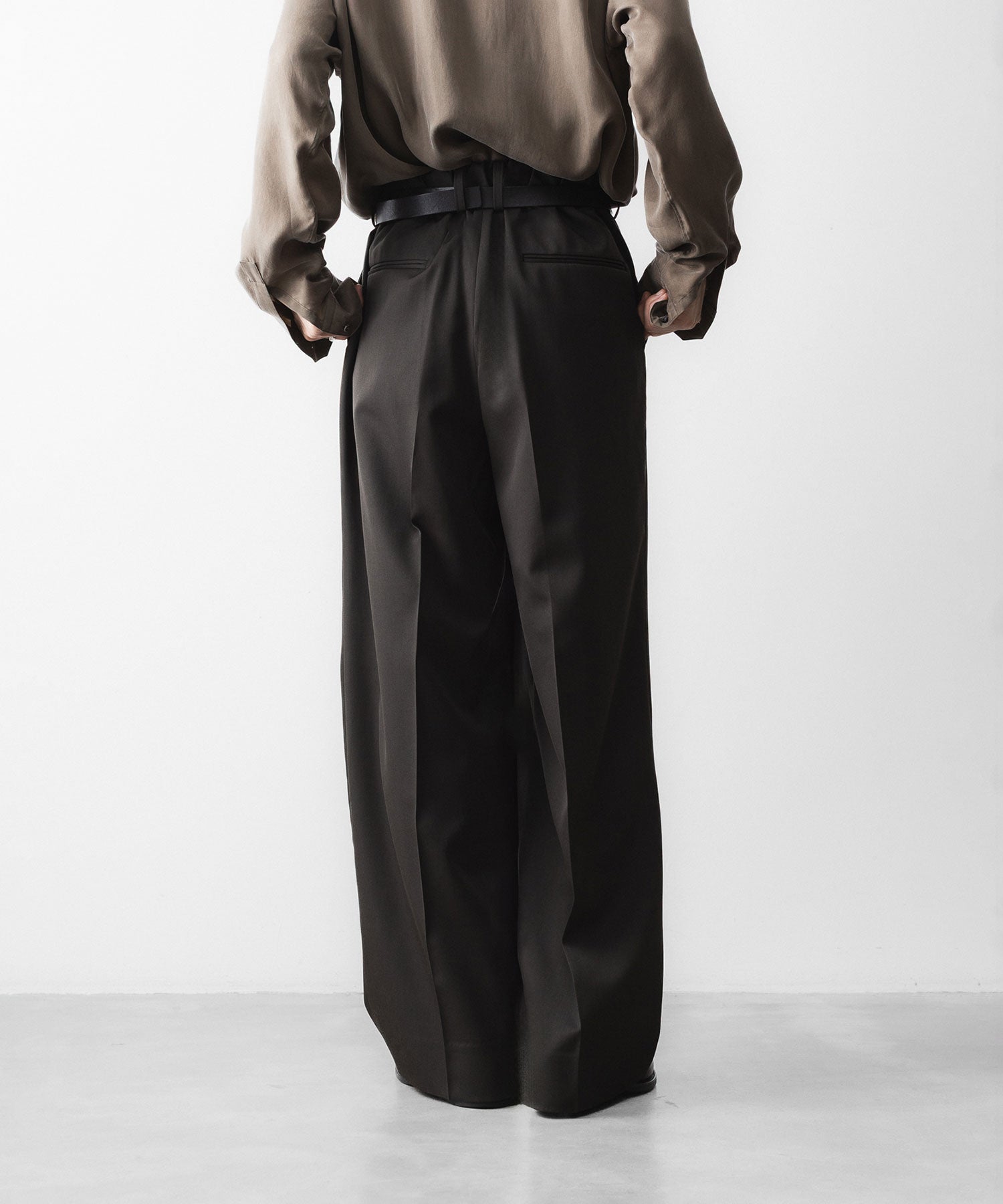 ssstein / シュタイン】EASY LONG WIDE TROUSERS - GREY KHAKI | 公式