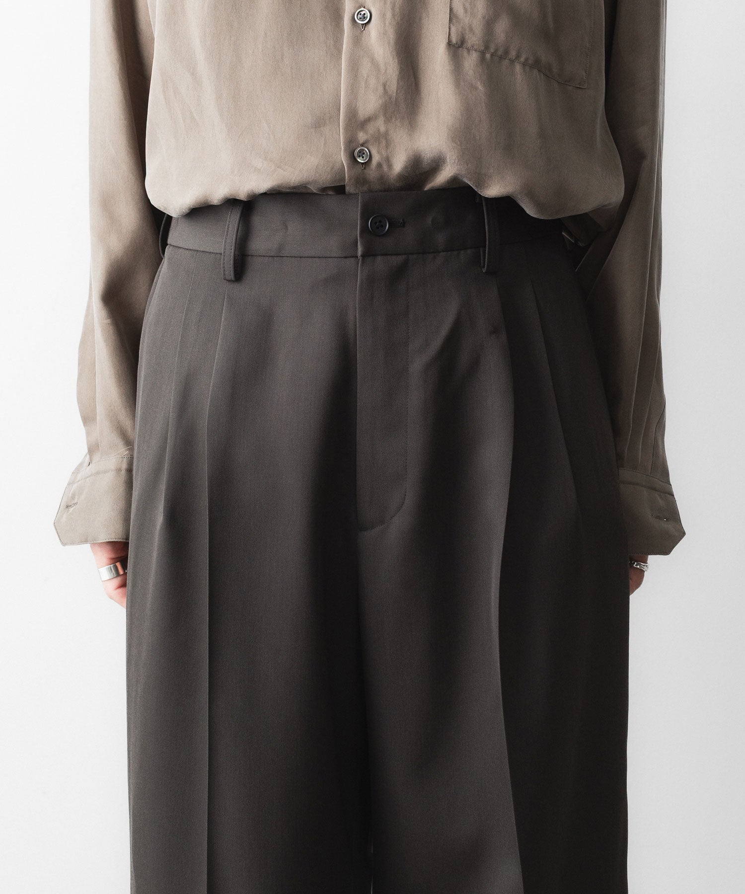 ssstein / シュタイン】EASY LONG WIDE TROUSERS - GREY KHAKI | 公式