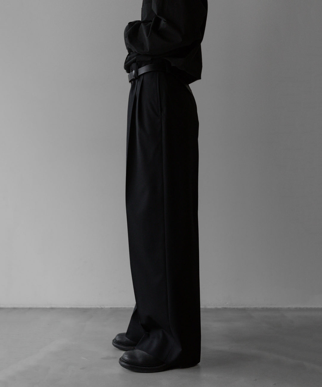 stein(シュタイン)の24SSコレクションLONG WIDE TROUSERS のBLACK