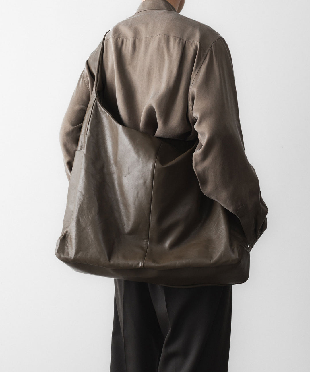 ssstein(シュタイン)のGOAT LEATHER SHOULDER BAG - OLIVEの公式通販サイトsession福岡セレクトショップ