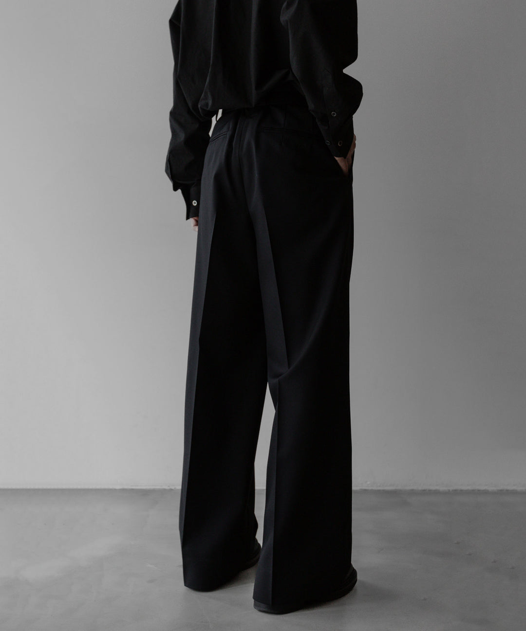 stein(シュタイン)の24SSコレクションLONG WIDE TROUSERS のBLACK