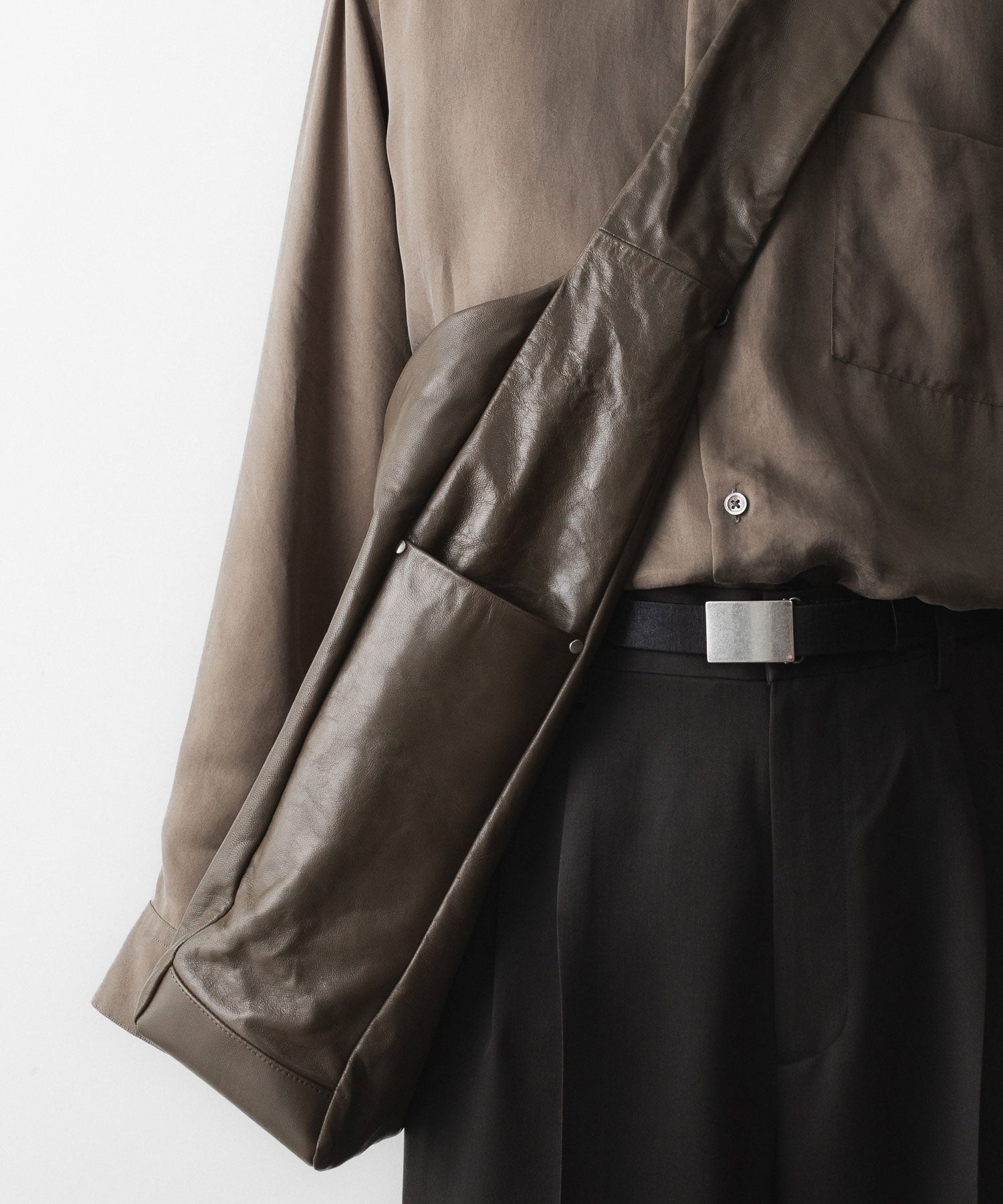 ssstein / シュタイン】GOAT LEATHER SHOULDER BAG - OLIVE | 公式通販