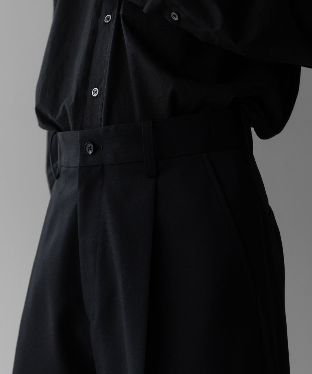 stein(シュタイン)の24SSコレクションEXTRA WIDE TROUSERS のBLACK