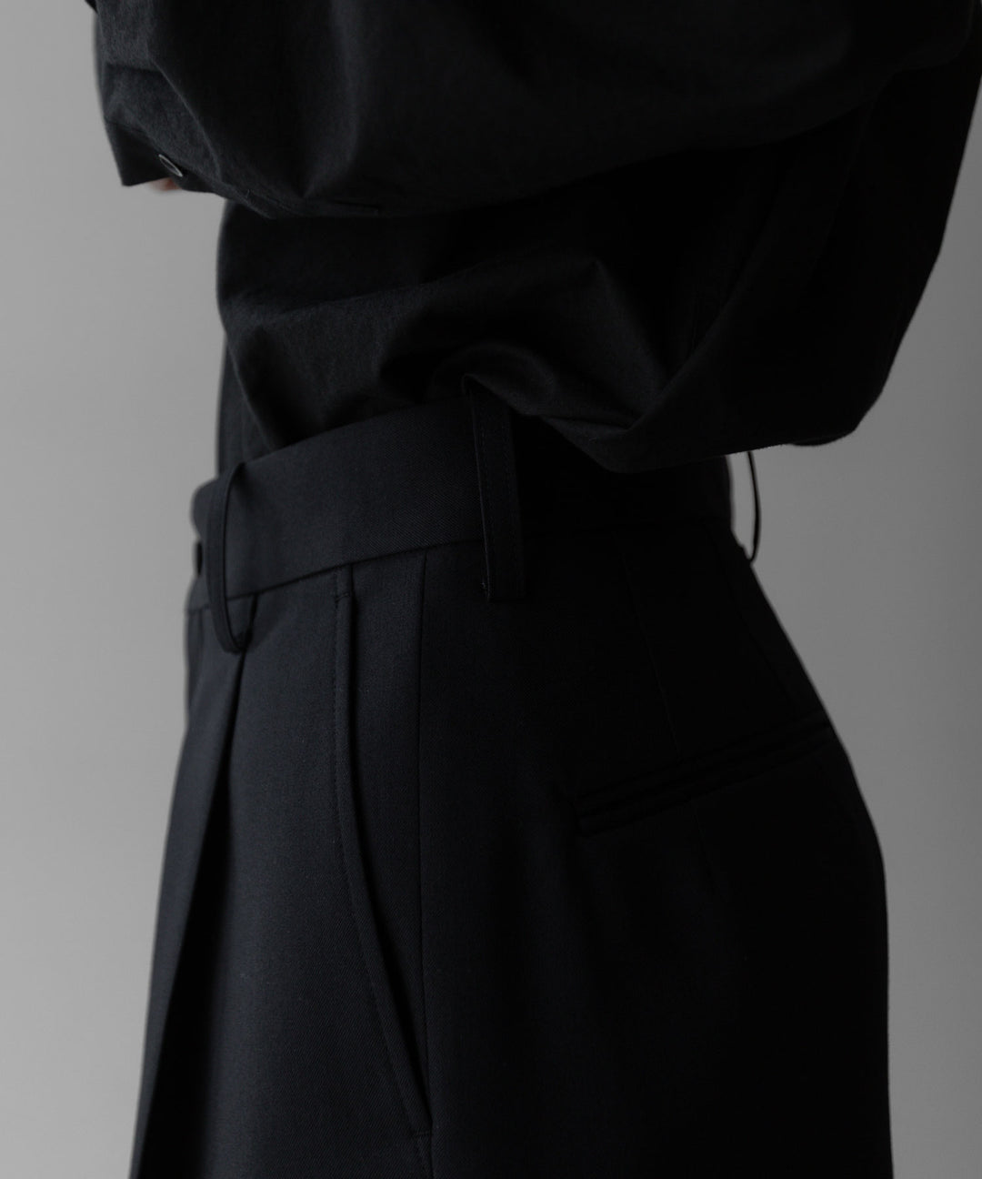 stein(シュタイン)の24SSコレクションEXTRA WIDE TROUSERS のBLACK