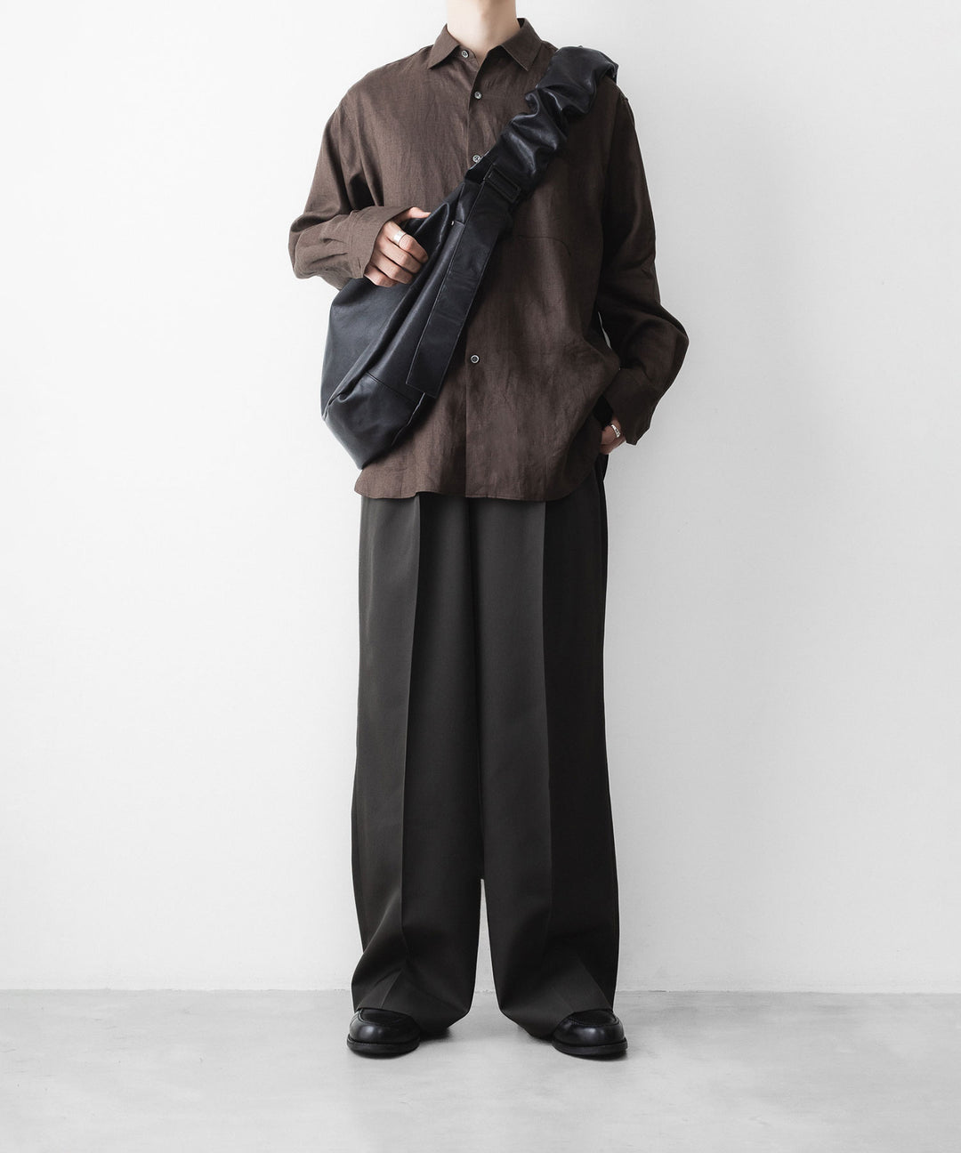 ssstein(シュタイン)のGOAT LEATHER SHIRRING HANDLE SHOULDER BAG - BLACKの公式通販サイトsession福岡セレクトショップ