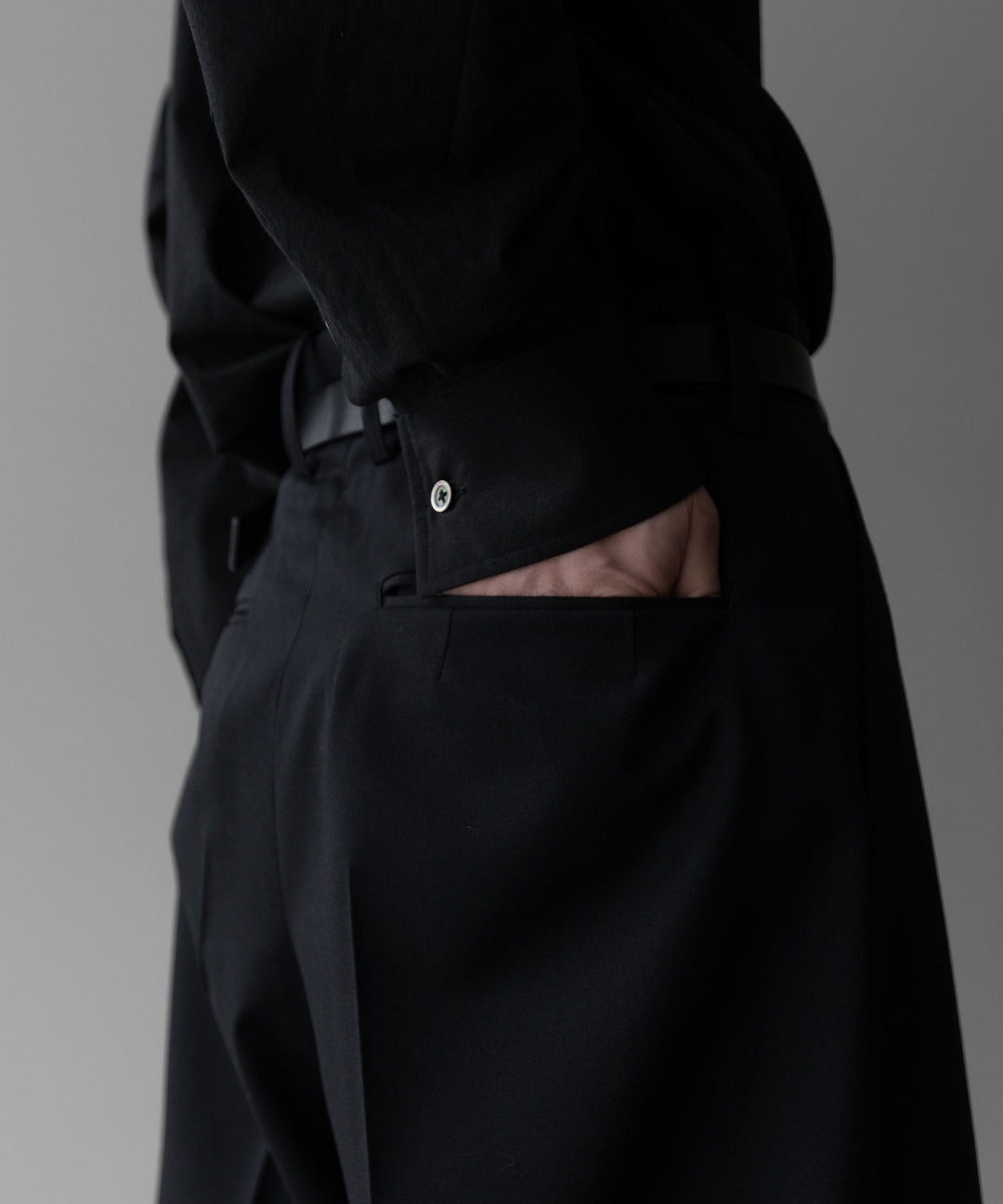 stein(シュタイン)の24SSコレクションEXTRA WIDE TROUSERS のBLACK