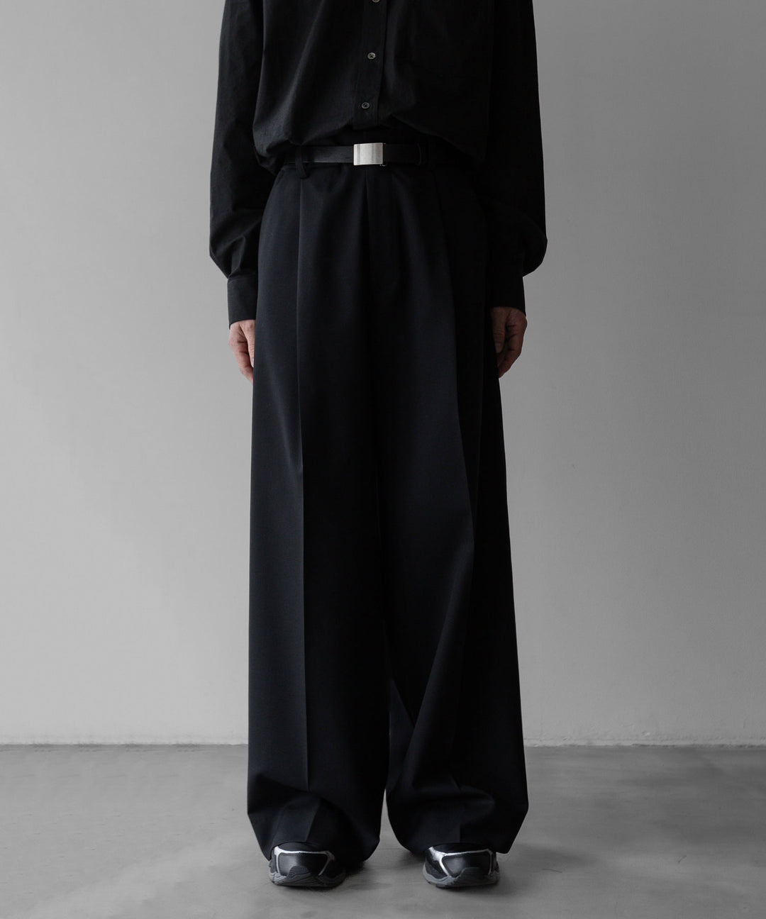 stein(シュタイン)の24SSコレクションEXTRA WIDE TROUSERS のBLACK