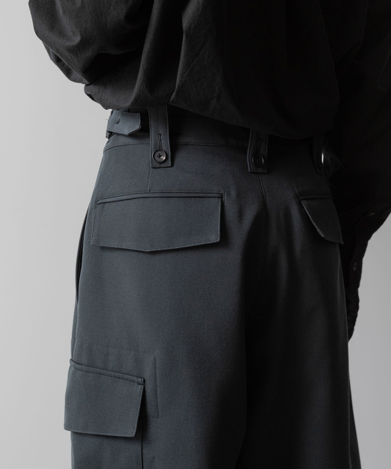 SUBLATIONS サブレーションズのHEAVY WOOL GABARDINE GURKHA CARGO PANTS - SLATE GREYの公式通販サイトsession福岡セレクトショップ