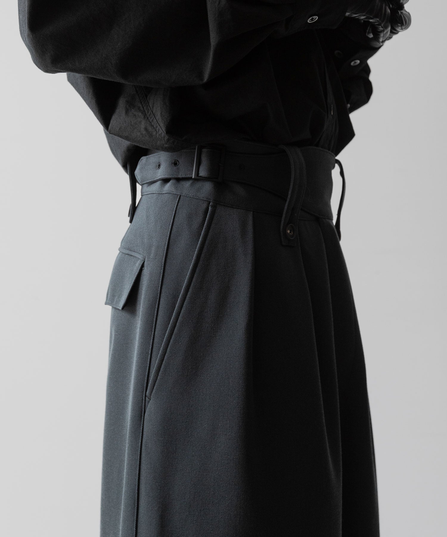 SUBLATIONS サブレーションズのHEAVY WOOL GABARDINE GURKHA CARGO PANTS - SLATE GREYの公式通販サイトsession福岡セレクトショップ