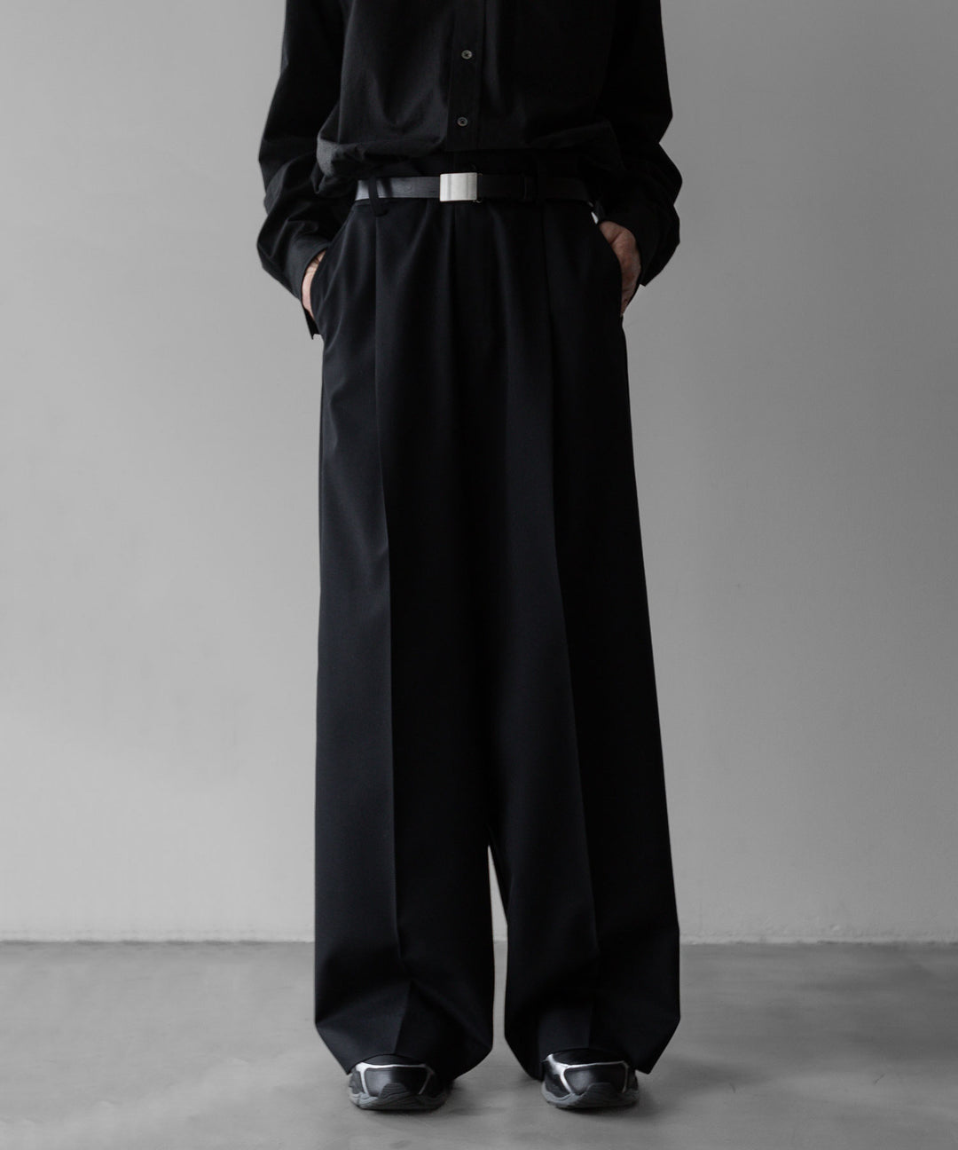 stein(シュタイン)の24SSコレクションEXTRA WIDE TROUSERS のBLACK