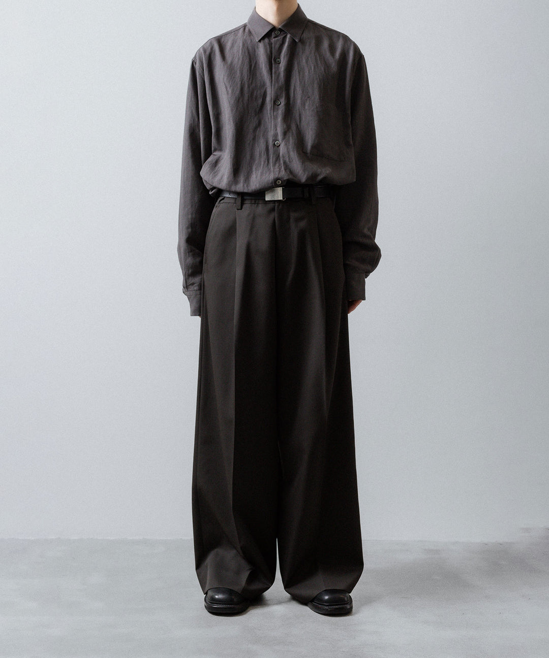 ssstein(シュタイン)のEXTRA WIDE TROUSERS (2/90 WOOL GABARDINE) - GREY KHAKIの公式通販サイトsession福岡セレクトショップ