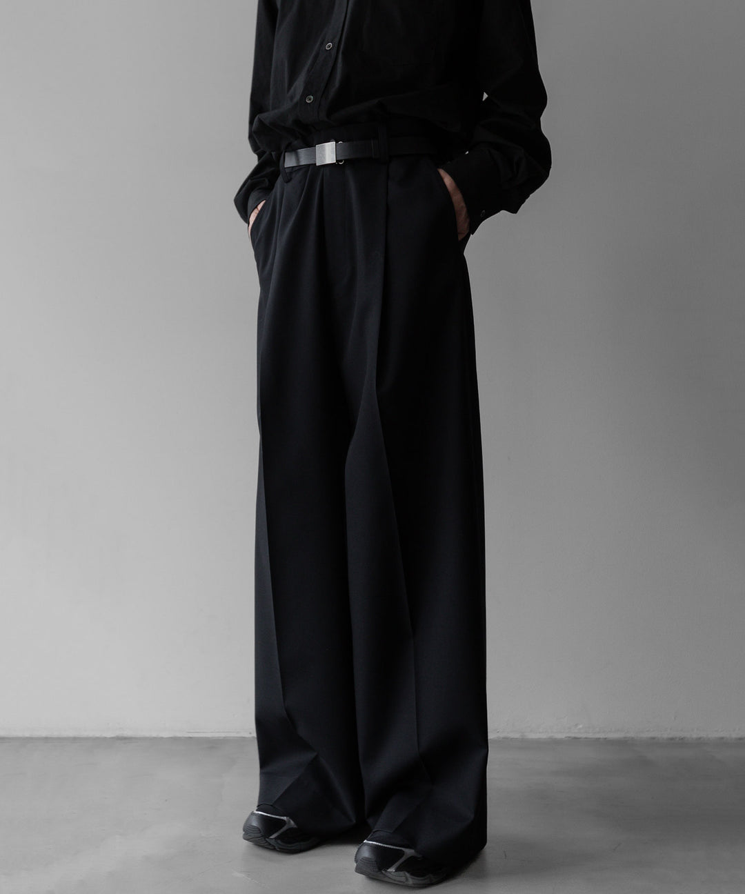 stein(シュタイン)の24SSコレクションEXTRA WIDE TROUSERS のBLACK