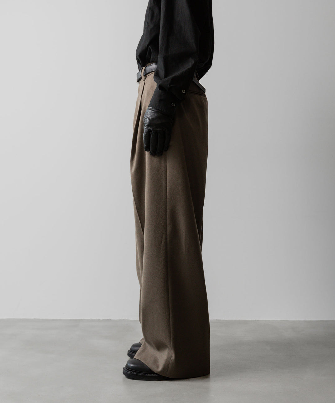 ssstein(シュタイン)の24AWコレクション EXTRA WIDE TROUSERS - DARK BEIGE 公式通販サイトsession福岡セレクトショップ