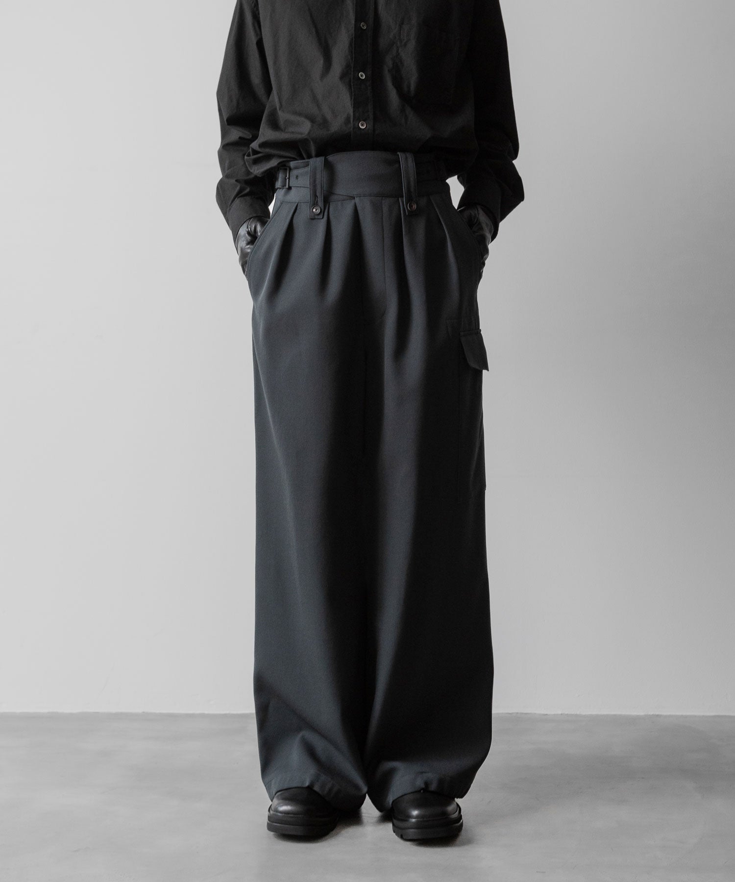 SUBLATIONS サブレーションズのHEAVY WOOL GABARDINE GURKHA CARGO PANTS - SLATE GREYの公式通販サイトsession福岡セレクトショップ