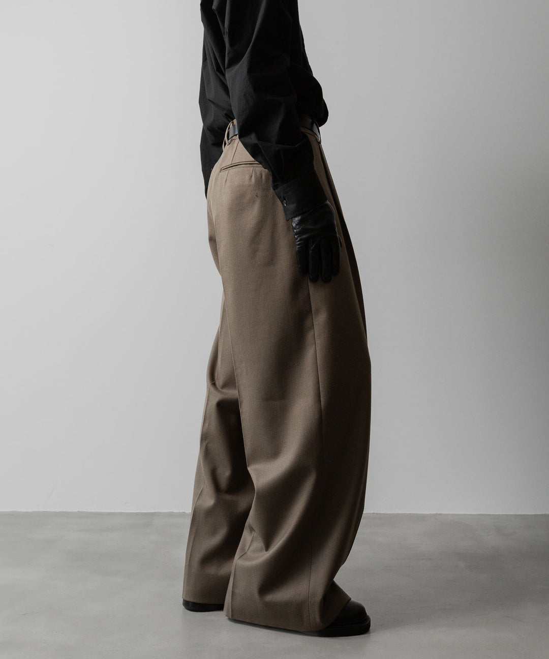 ssstein(シュタイン)の24AWコレクション EXTRA WIDE TROUSERS - DARK BEIGE 公式通販サイトsession福岡セレクトショップ