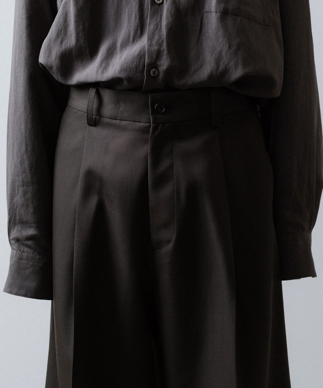 ssstein(シュタイン)のEXTRA WIDE TROUSERS (2/90 WOOL GABARDINE) - GREY KHAKIの公式通販サイトsession福岡セレクトショップ