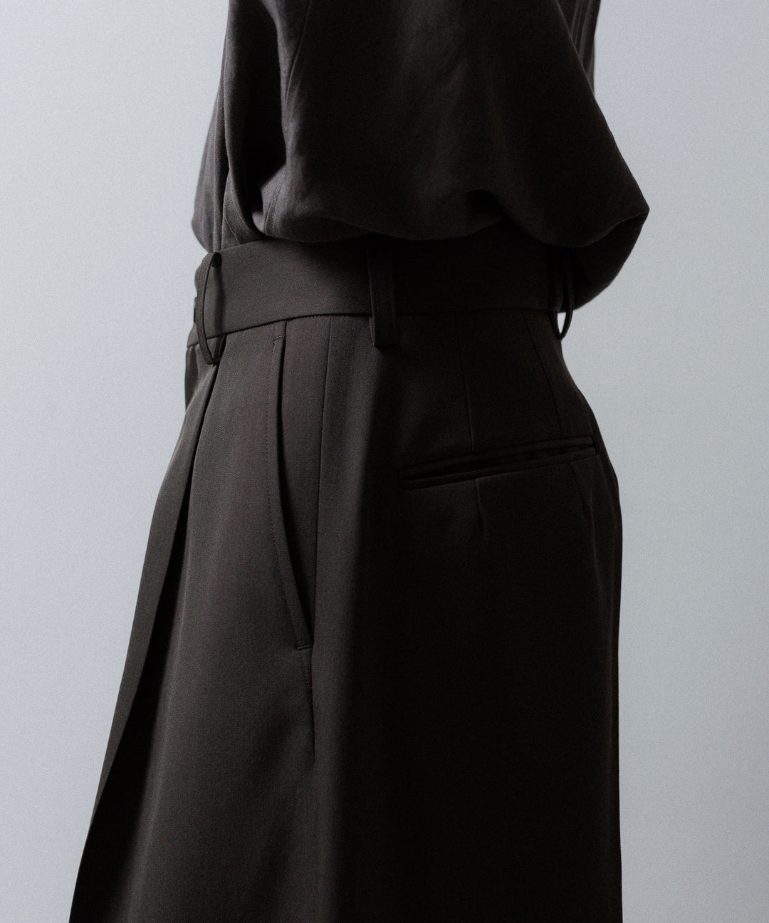 ssstein(シュタイン)のEXTRA WIDE TROUSERS (2/90 WOOL GABARDINE) - GREY KHAKIの公式通販サイトsession福岡セレクトショップ