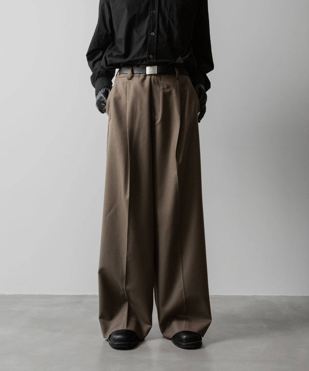 ssstein(シュタイン)の24AWコレクション EXTRA WIDE TROUSERS - DARK BEIGE 公式通販サイトsession福岡セレクトショップ