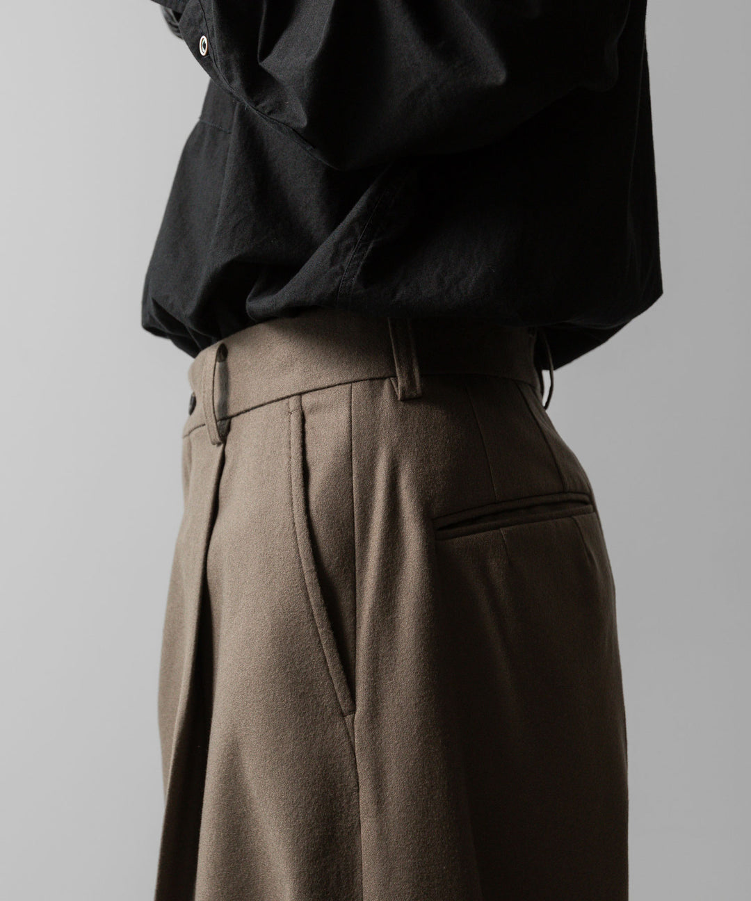 ssstein(シュタイン)の24AWコレクション EXTRA WIDE TROUSERS - DARK BEIGE 公式通販サイトsession福岡セレクトショップ