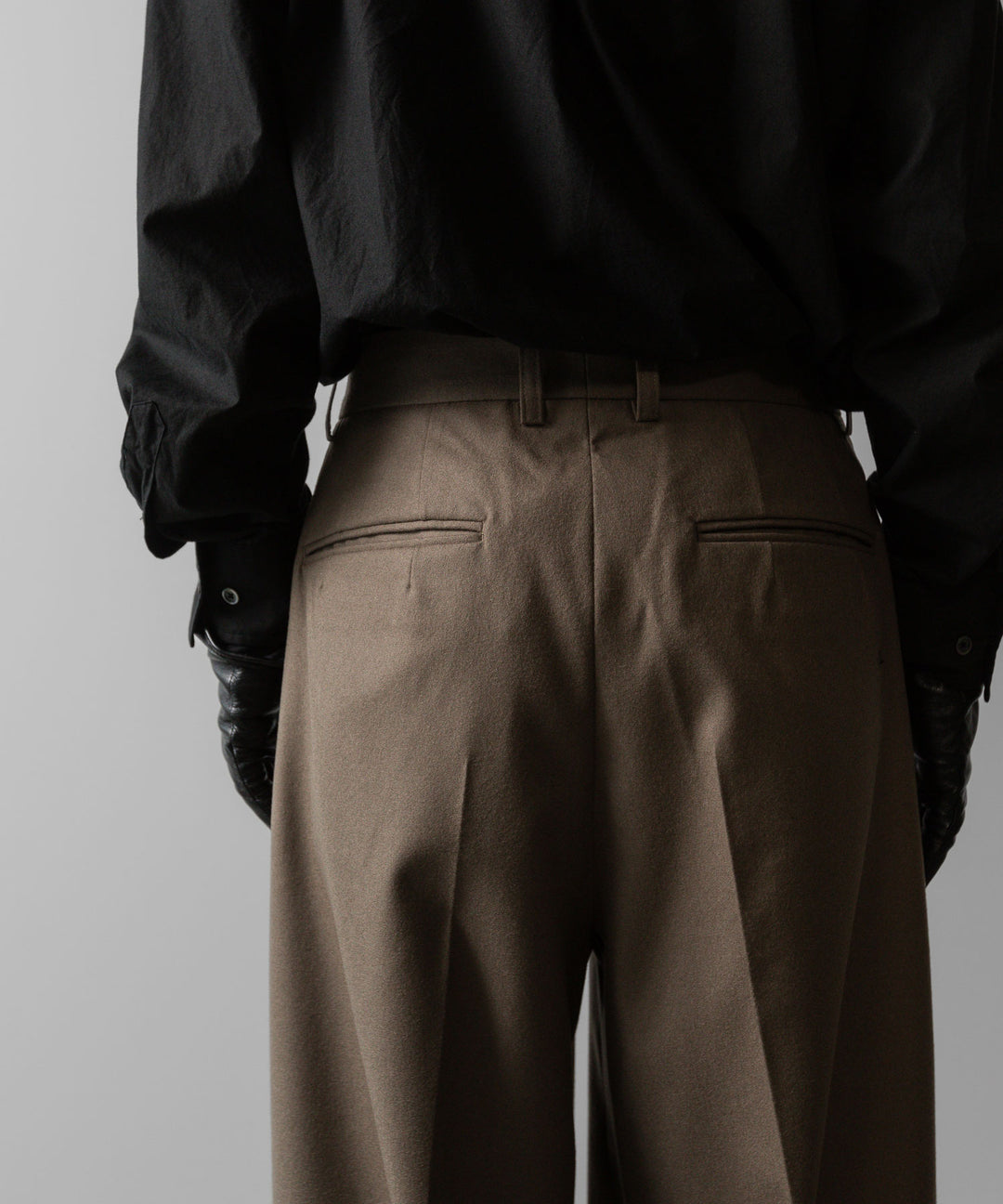 ssstein(シュタイン)の24AWコレクション EXTRA WIDE TROUSERS - DARK BEIGE 公式通販サイトsession福岡セレクトショップ
