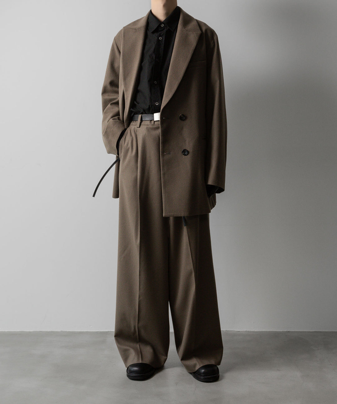 ssstein(シュタイン)の24AWコレクション EXTRA WIDE TROUSERS - DARK BEIGE 公式通販サイトsession福岡セレクトショップ