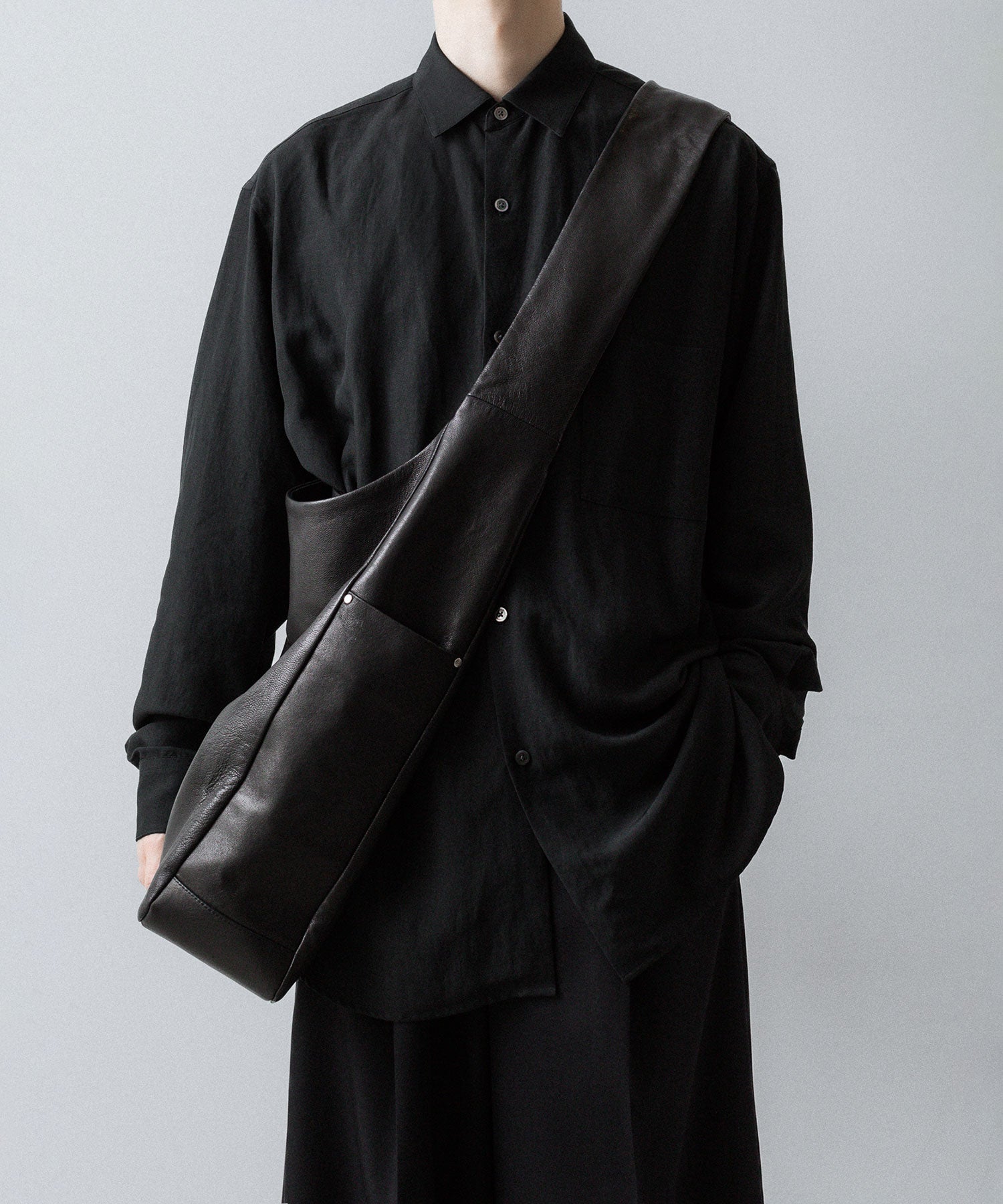 ssstein / シュタイン】GOAT LEATHER SHOULDER BAG - BLACK | 公式通販