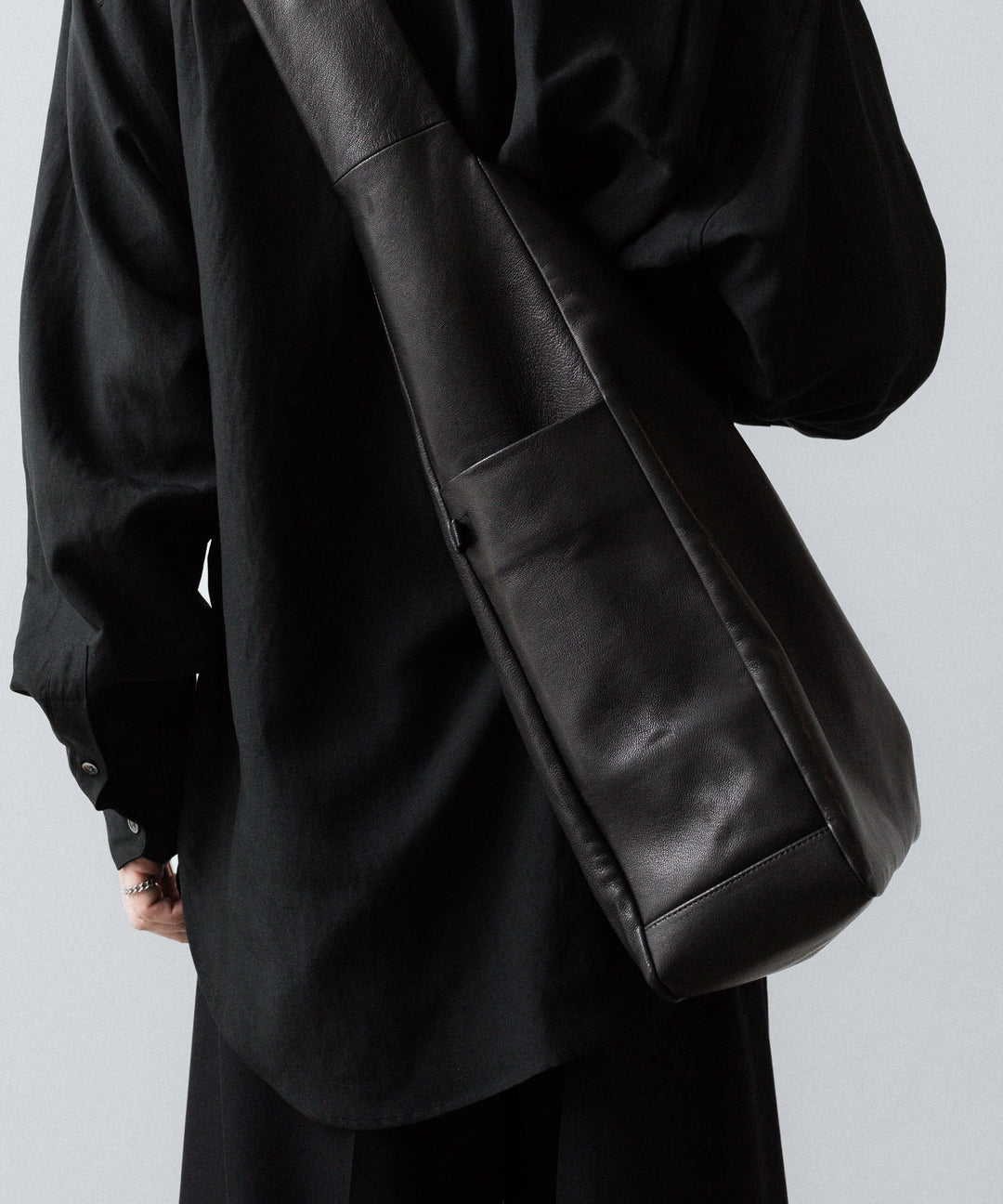 ssstein(シュタイン)のGOAT LEATHER SHOULDER BAG - BLACKの公式通販サイトsession福岡セレクトショップ