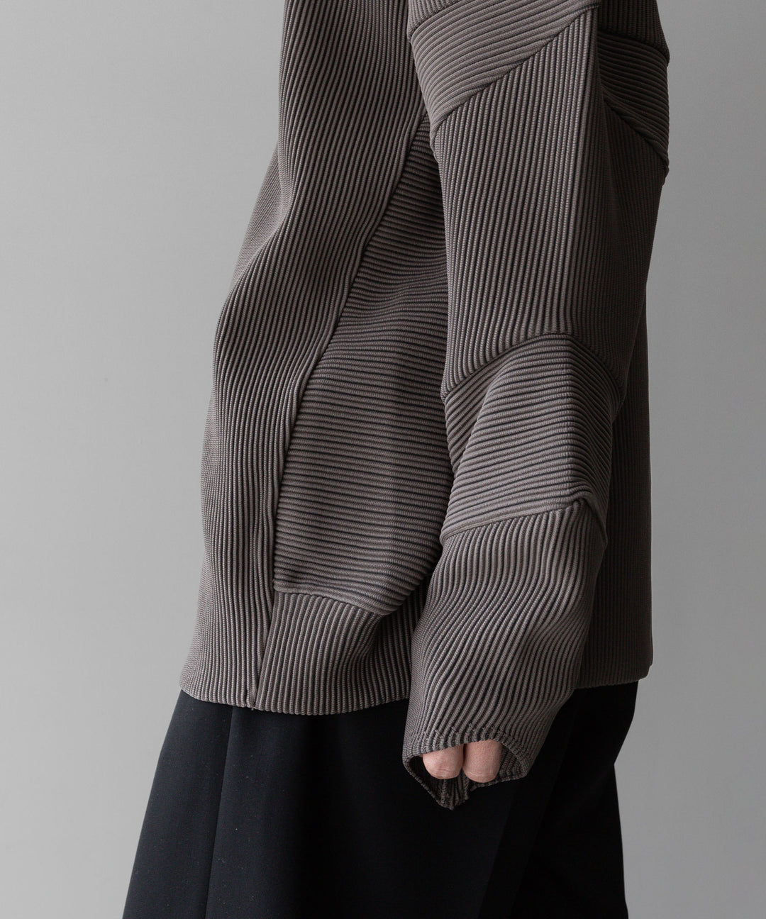 【stein】ssstein シュタインのGRADATION PLEATS COMBINATION SLEEVES LS - D.GREIGE 公式通販サイトsession福岡セレクトショップ
