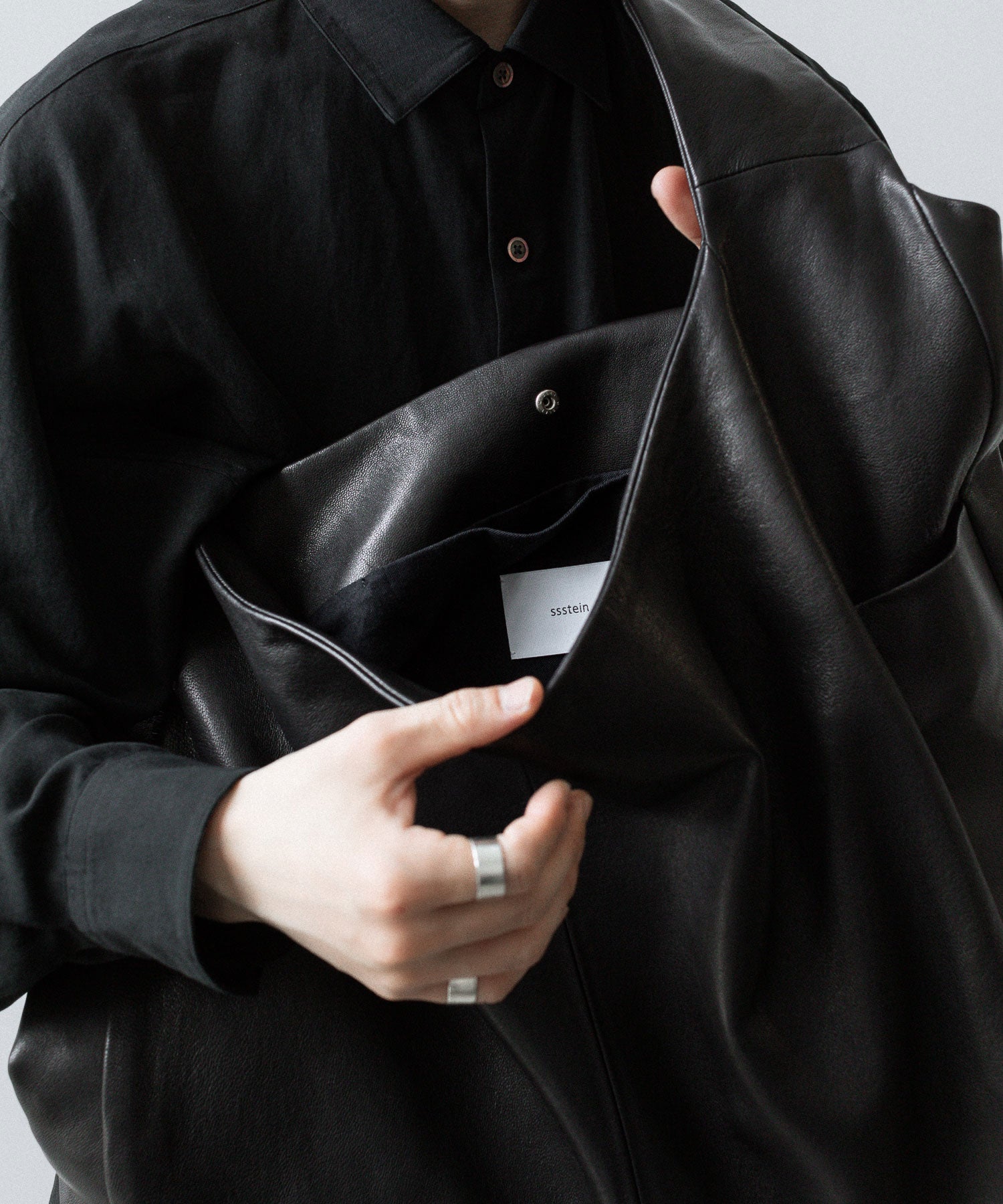 ssstein / シュタイン】GOAT LEATHER SHOULDER BAG - BLACK | 公式通販