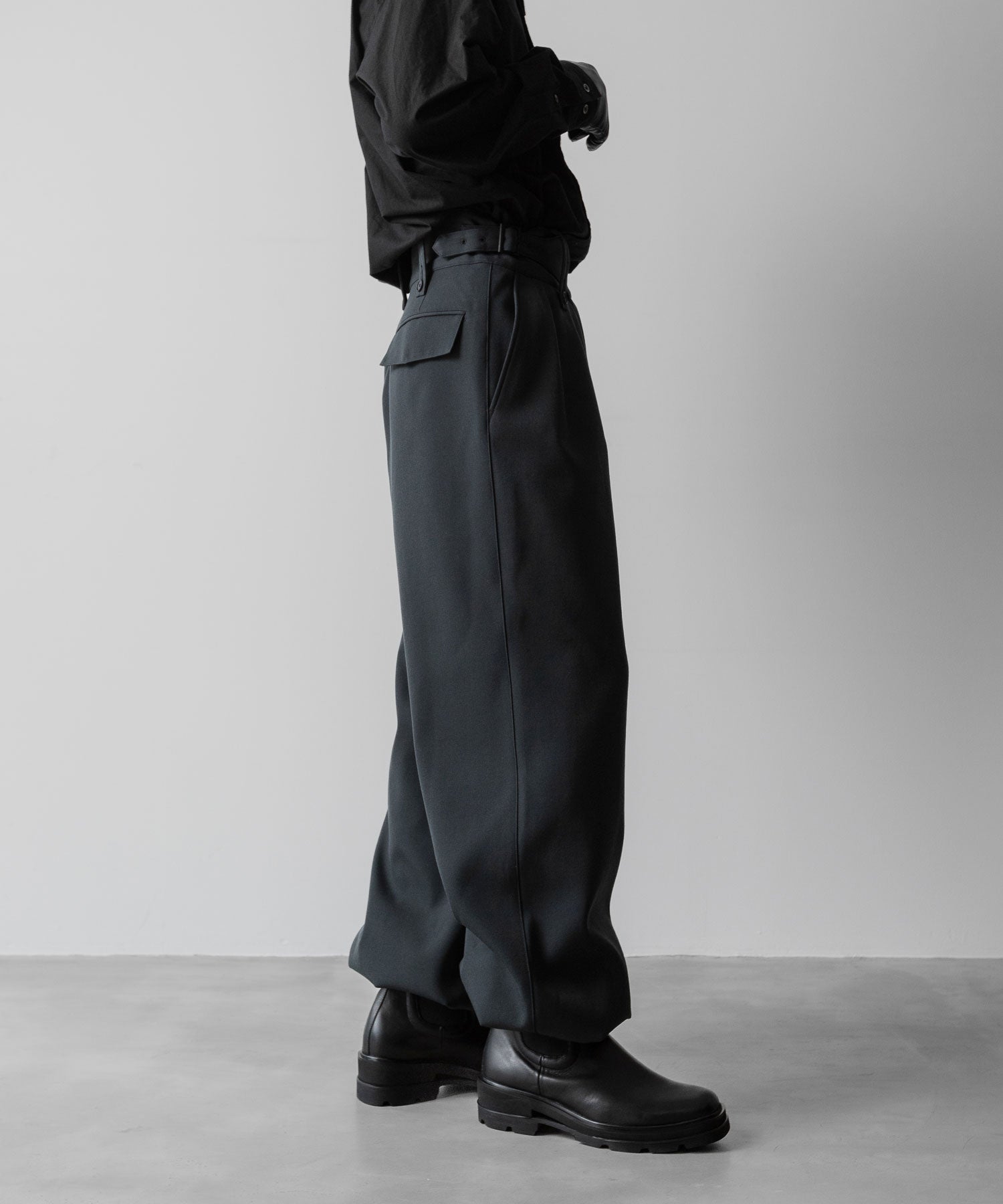 SUBLATIONS サブレーションズのHEAVY WOOL GABARDINE GURKHA CARGO PANTS - SLATE GREYの公式通販サイトsession福岡セレクトショップ