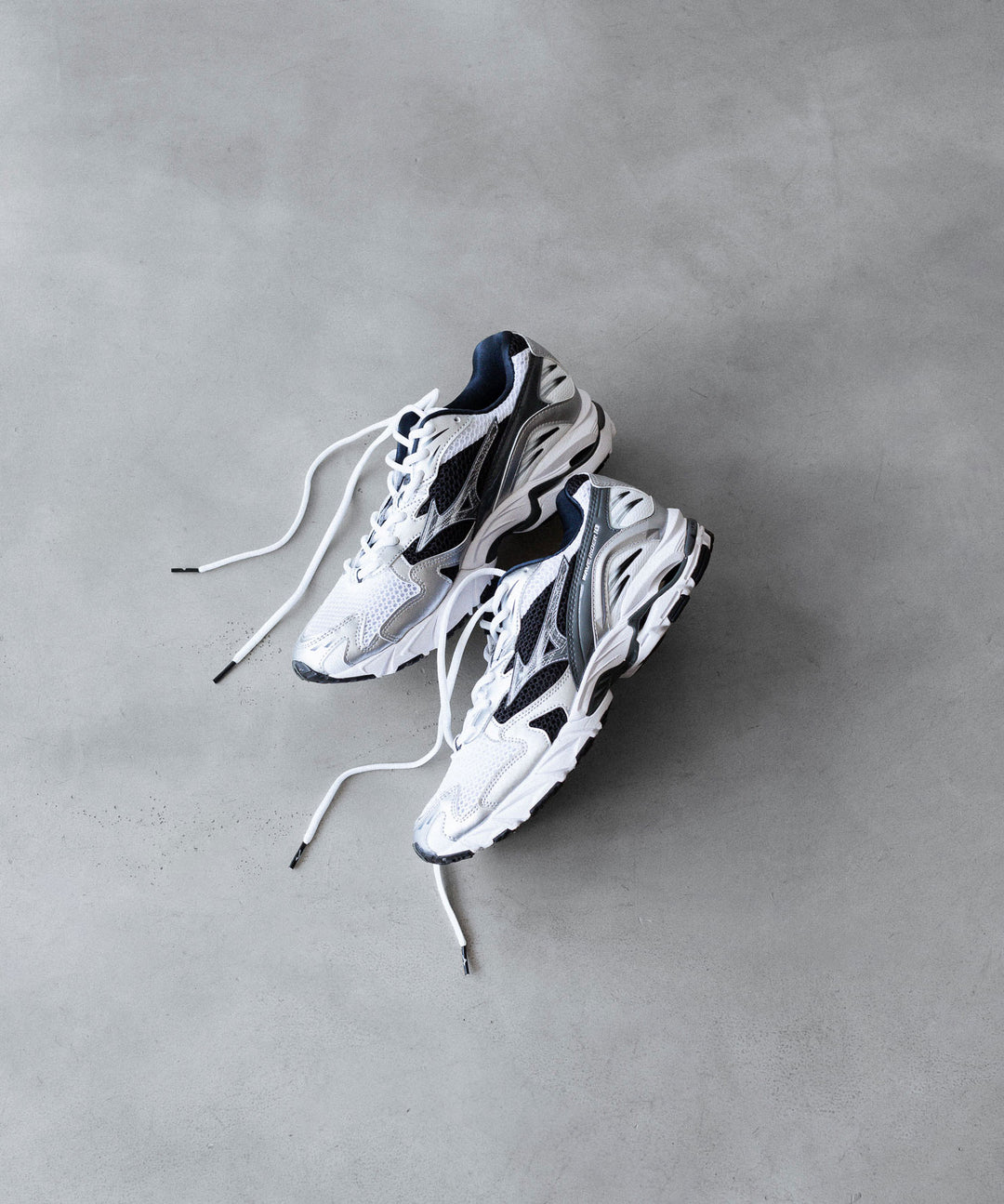 MIZUNO-ミズノのWAVE RIDER 10のWHITE×SILVER×BLACK公式通販サイトsession福岡セレクトショップ