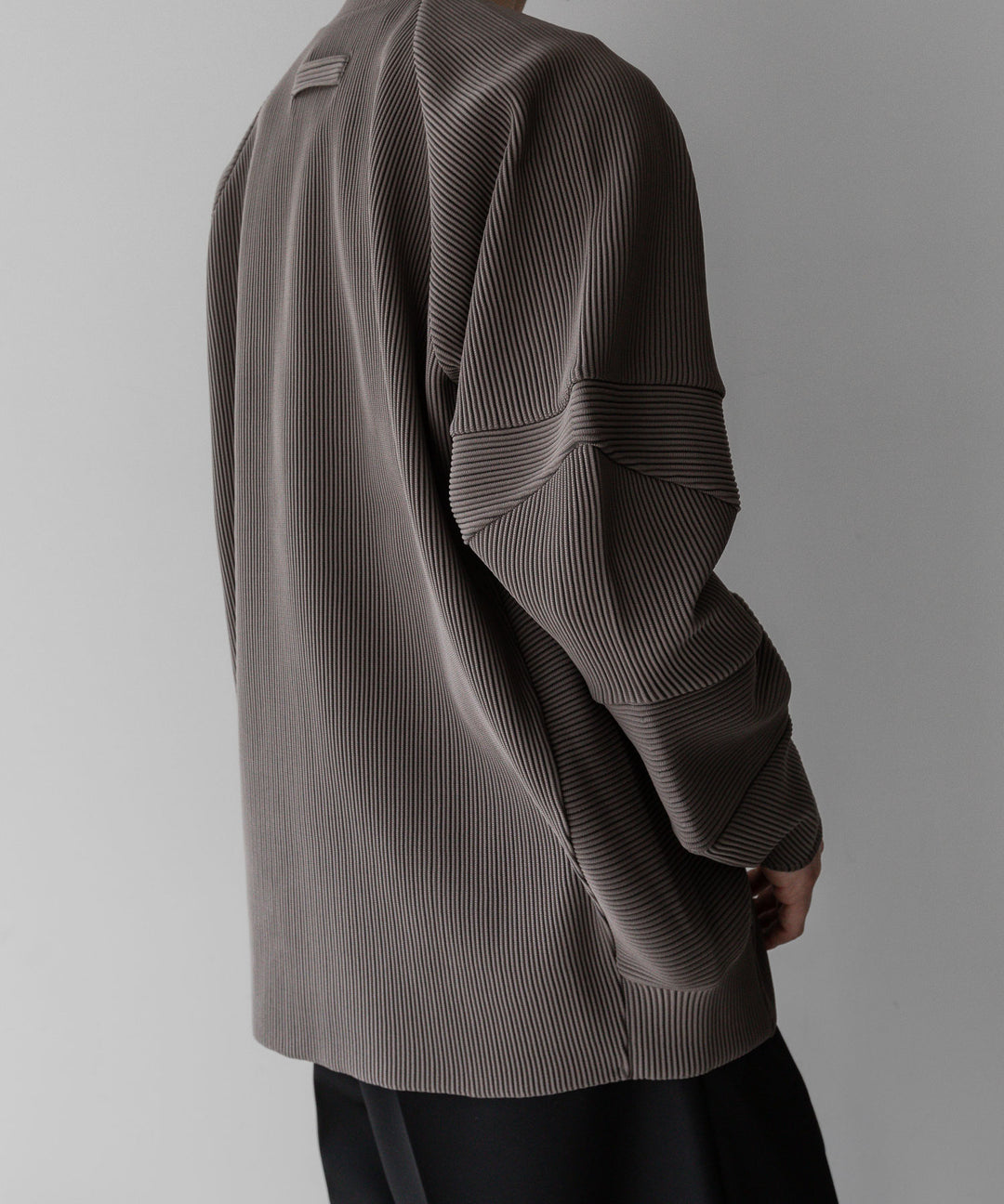 【stein】ssstein シュタインのGRADATION PLEATS COMBINATION SLEEVES LS - D.GREIGE 公式通販サイトsession福岡セレクトショップ