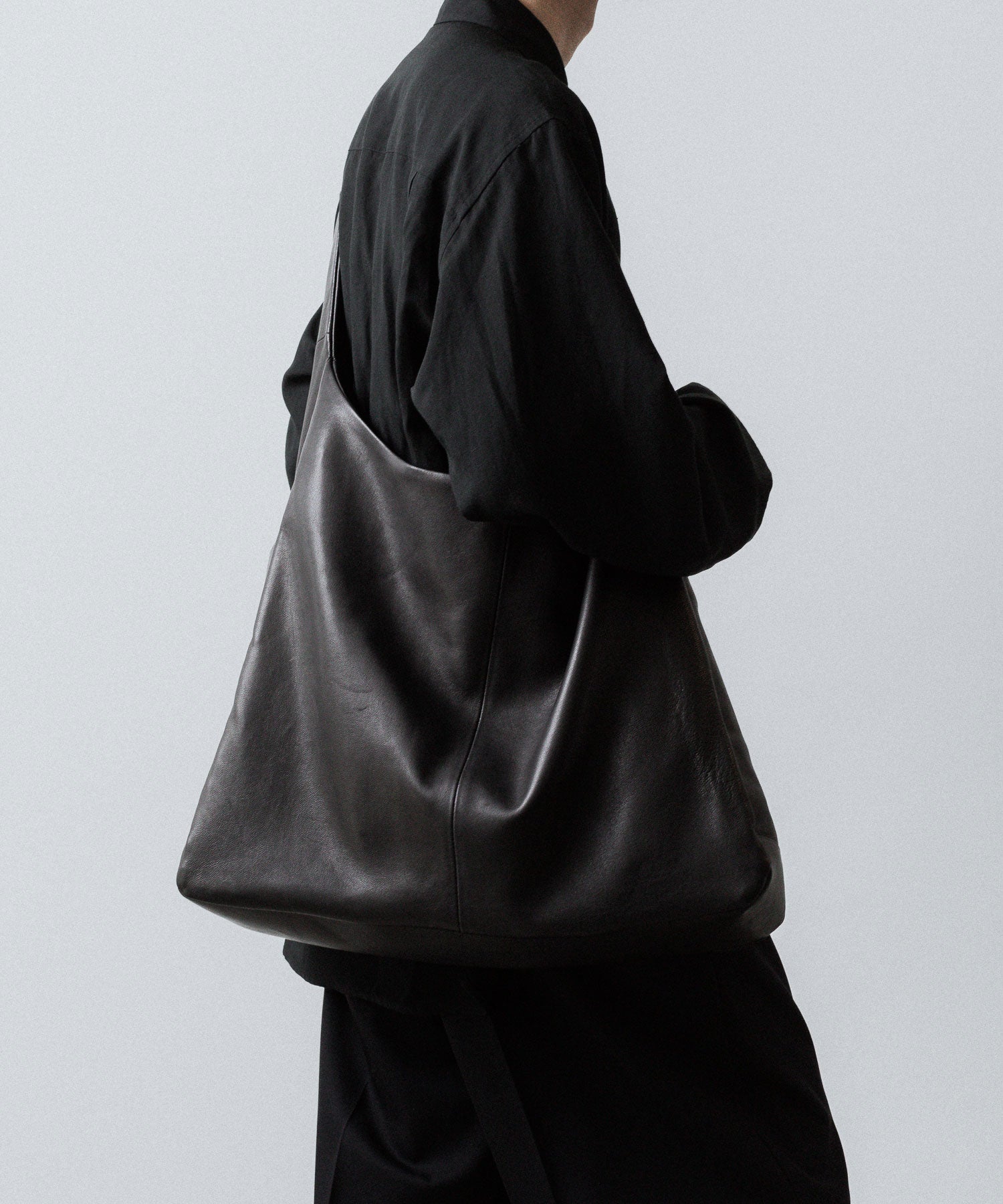 25SS ssstein シュタイン ゴートレザーショルダーバッグ ssstein / シュタイン】GOAT LEATHER SHOULDER BAG - BLACK | 公式通販