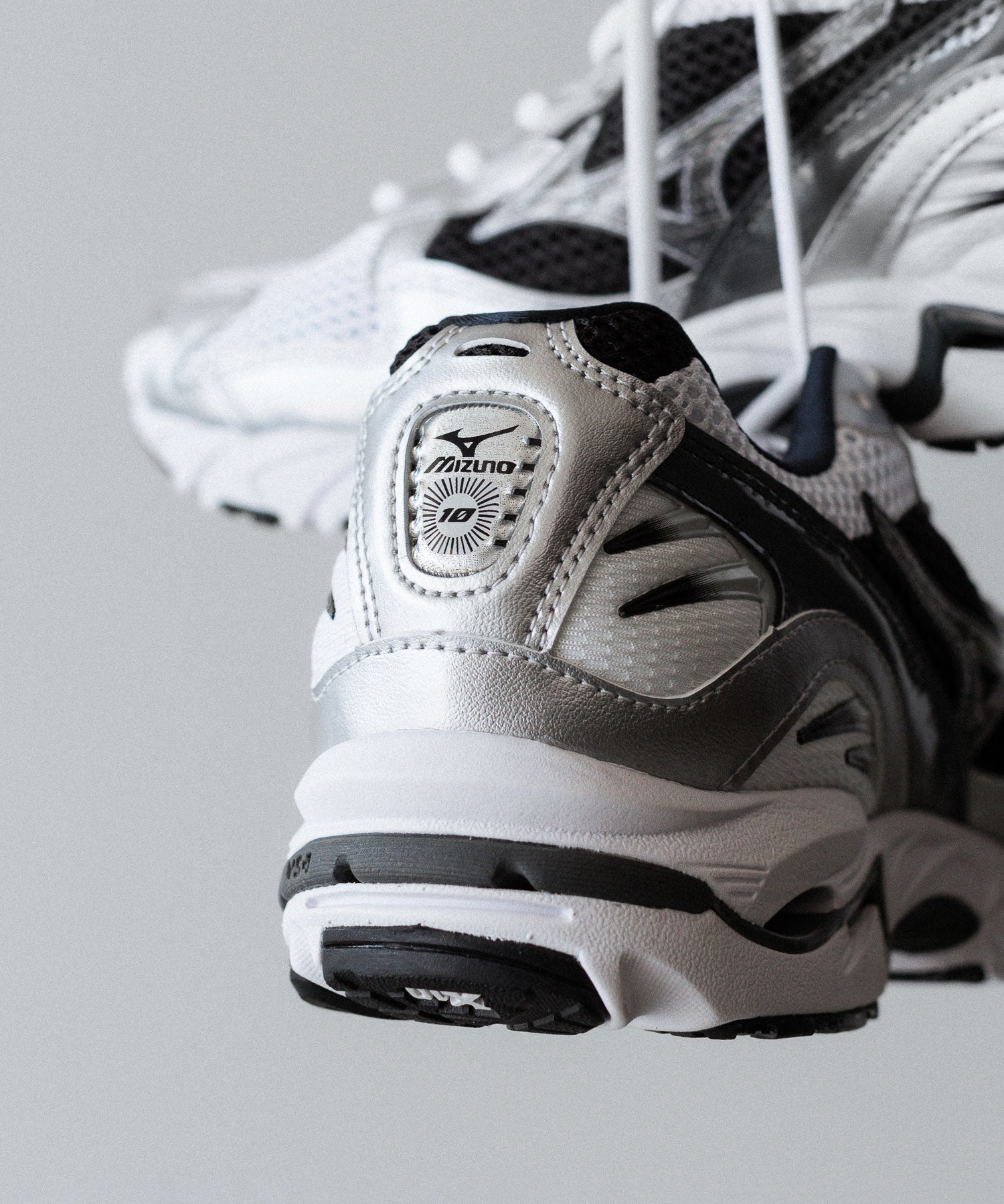 MIZUNO-ミズノのWAVE RIDER 10のWHITE×SILVER×BLACK公式通販サイトsession福岡セレクトショップ