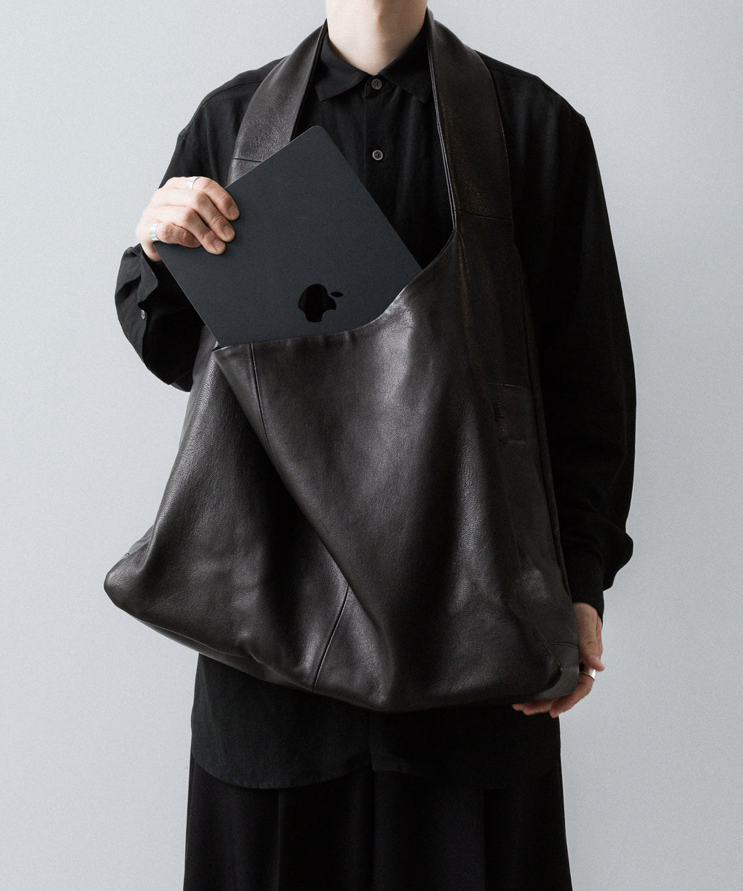 ssstein(シュタイン)のGOAT LEATHER SHOULDER BAG - BLACKの公式通販サイトsession福岡セレクトショップ
