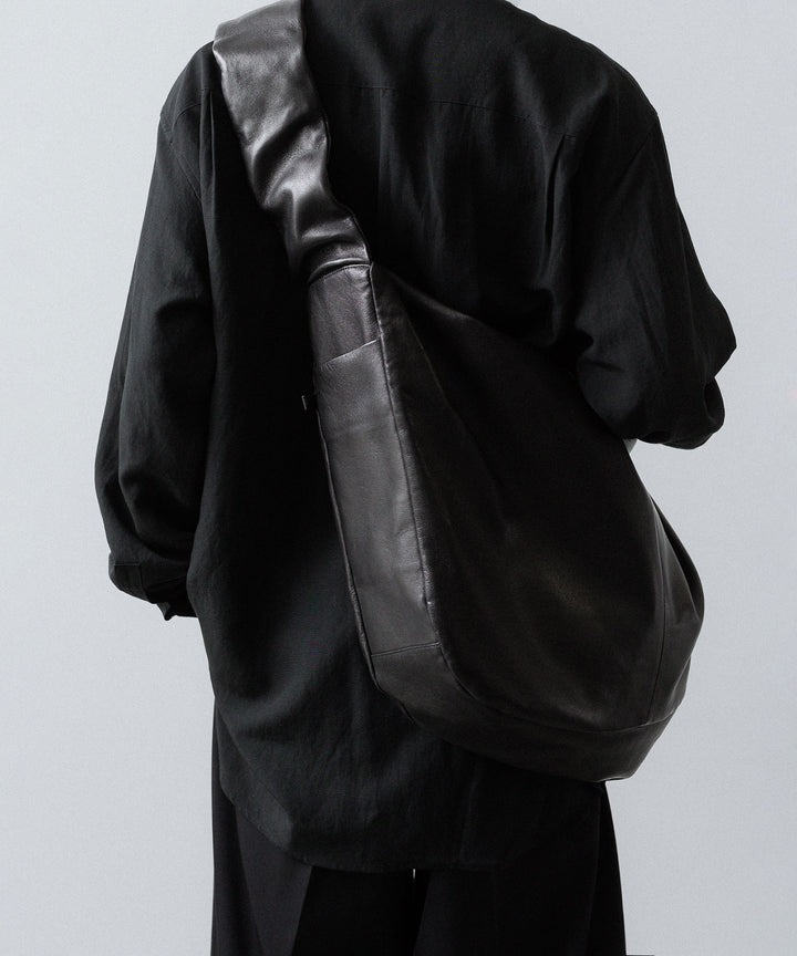ssstein(シュタイン)のGOAT LEATHER SHIRRING HANDLE SHOULDER BAG - BLACKの公式通販サイトsession福岡セレクトショップ