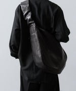 画像をギャラリービューアに読み込む, ssstein(シュタイン)のGOAT LEATHER SHIRRING HANDLE SHOULDER BAG - BLACKの公式通販サイトsession福岡セレクトショップ
