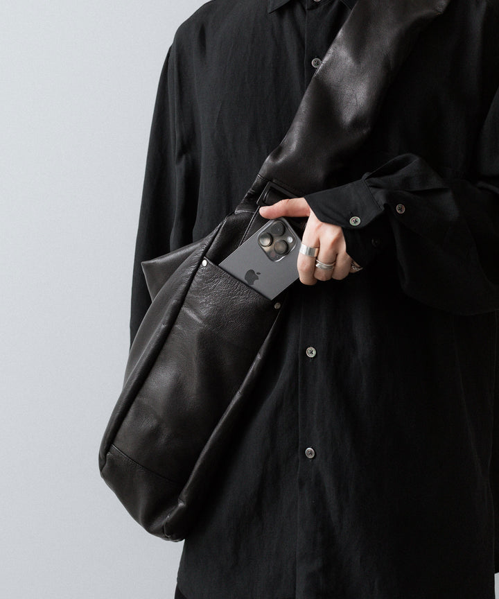 ssstein(シュタイン)のGOAT LEATHER SHIRRING HANDLE SHOULDER BAG - BLACKの公式通販サイトsession福岡セレクトショップ