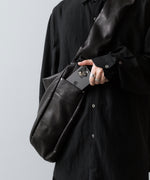 画像をギャラリービューアに読み込む, ssstein(シュタイン)のGOAT LEATHER SHIRRING HANDLE SHOULDER BAG - BLACKの公式通販サイトsession福岡セレクトショップ

