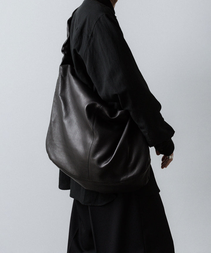 ssstein(シュタイン)のGOAT LEATHER SHIRRING HANDLE SHOULDER BAG - BLACKの公式通販サイトsession福岡セレクトショップ