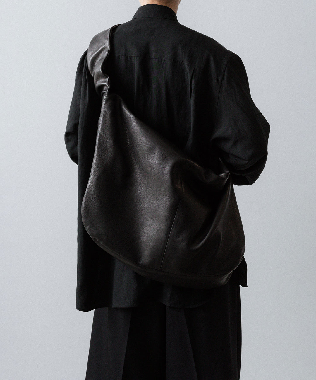 ssstein(シュタイン)のGOAT LEATHER SHIRRING HANDLE SHOULDER BAG - BLACKの公式通販サイトsession福岡セレクトショップ