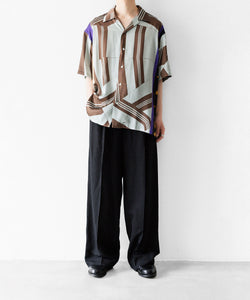 ANTHEM A / アンセムエー】COLLAGE PRINTED OPEN COLLAR SHIRT - SAGE