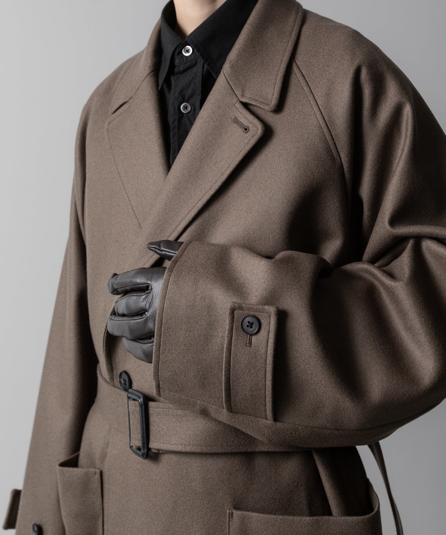 stein(シュタイン)の24AWコレクション OVERSIZED POCKET COAT - DARK GREIGE 公式通販サイトsession福岡セレクトショップ