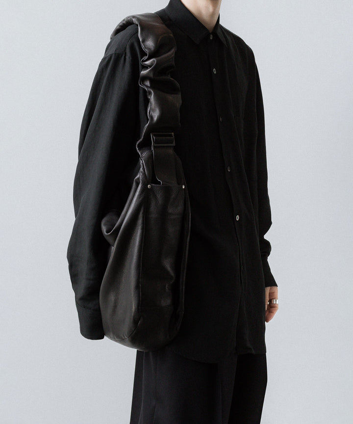 ssstein(シュタイン)のGOAT LEATHER SHIRRING HANDLE SHOULDER BAG - BLACKの公式通販サイトsession福岡セレクトショップ