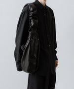 画像をギャラリービューアに読み込む, ssstein(シュタイン)のGOAT LEATHER SHIRRING HANDLE SHOULDER BAG - BLACKの公式通販サイトsession福岡セレクトショップ
