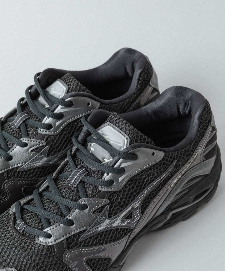MIZUNO ミズノWAVE RIDER 10のBLACK×BLACK×METALLIC GREY 公式通販サイトsession福岡セレクトショップ