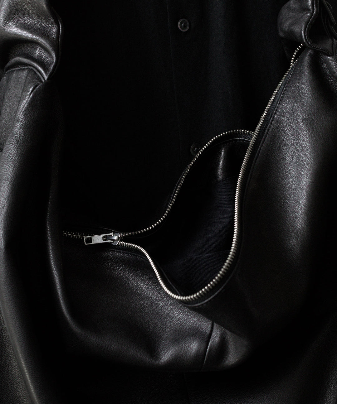 ssstein(シュタイン)のGOAT LEATHER SHIRRING HANDLE SHOULDER BAG - BLACKの公式通販サイトsession福岡セレクトショップ