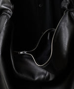 画像をギャラリービューアに読み込む, ssstein(シュタイン)のGOAT LEATHER SHIRRING HANDLE SHOULDER BAG - BLACKの公式通販サイトsession福岡セレクトショップ
